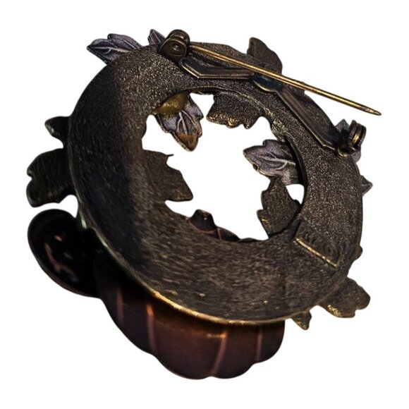KC Autumn Harvest Pumpkin Maple Leaves Wreath Brooch Fall Themed Brooch Pin 2" - Picture 4 of 8